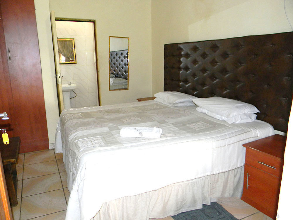 African Cave Lodge Hammanskraal Exterior photo
