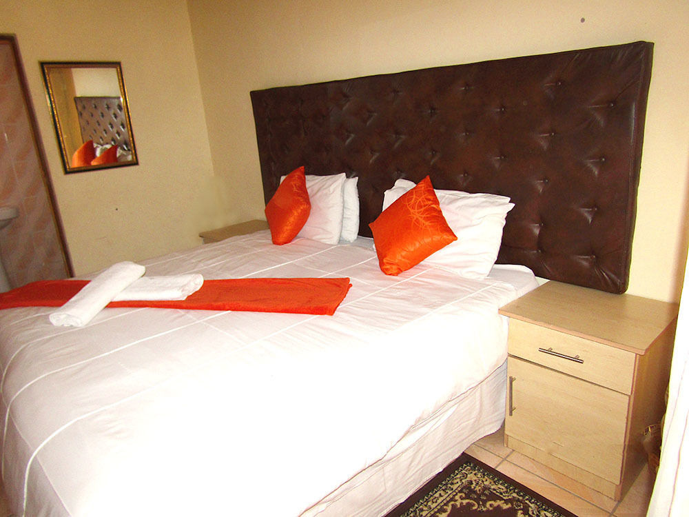 African Cave Lodge Hammanskraal Exterior photo