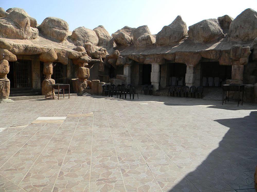 African Cave Lodge Hammanskraal Exterior photo